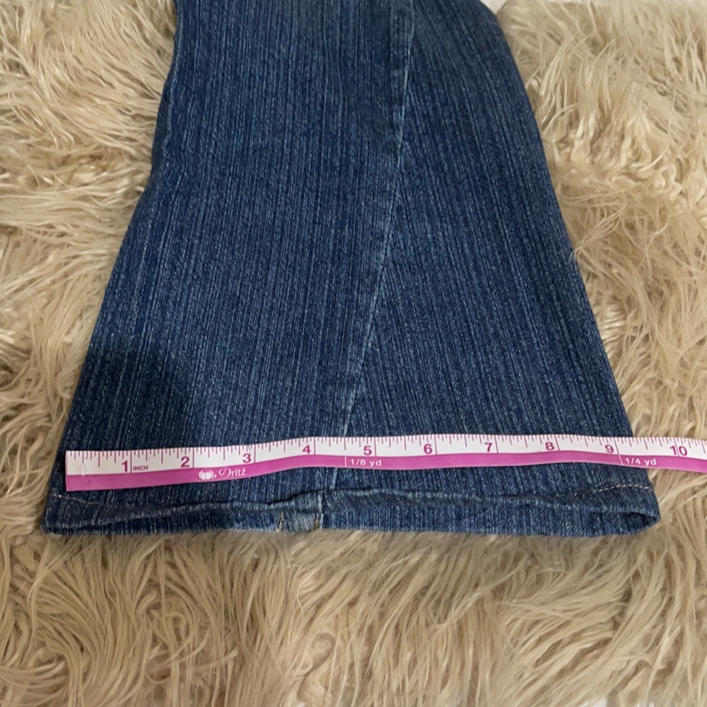 True Religion Distressed Bootcut Jeans. Size 28 - Picture 11 of 16
